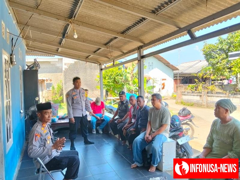 Kapolsek Batujaya melaksanakan Kegiatan Jumat Curhat bersama Bhabinkamtibmas Polsek Batujaya dan Tokoh Masyarakat serta Masyarakat Desa Segaran