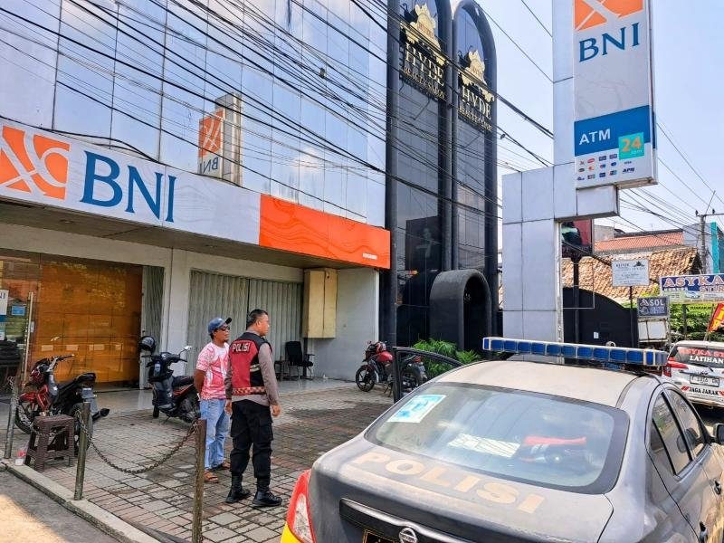 Personel Polsek Klari Lakukan Patroli KRYD Siang Persempit Tindak Kejahatan di Perbankan