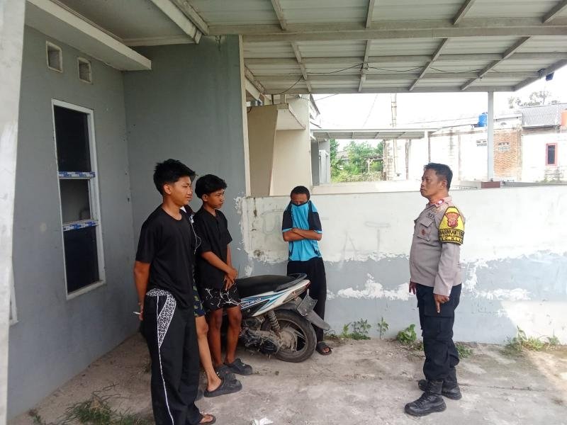 Sambang Remaja, Sampaikan Pesan Kamtibmas Itulah Cara Bhabinkamtibmas Polsek Klari