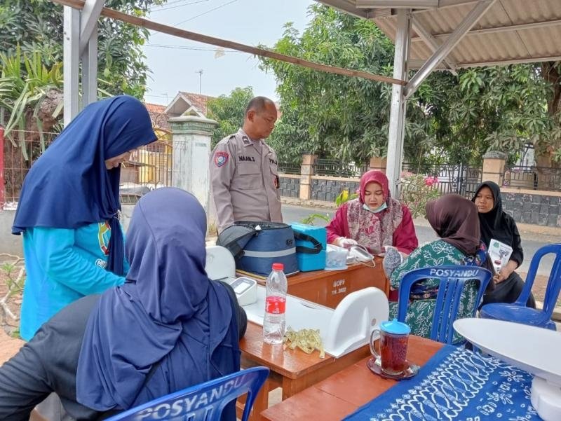 Waspadai TPPO, Bhabinkamtibmas Polsek Telagasari Sambangi Warga dan Berikan Himbauan