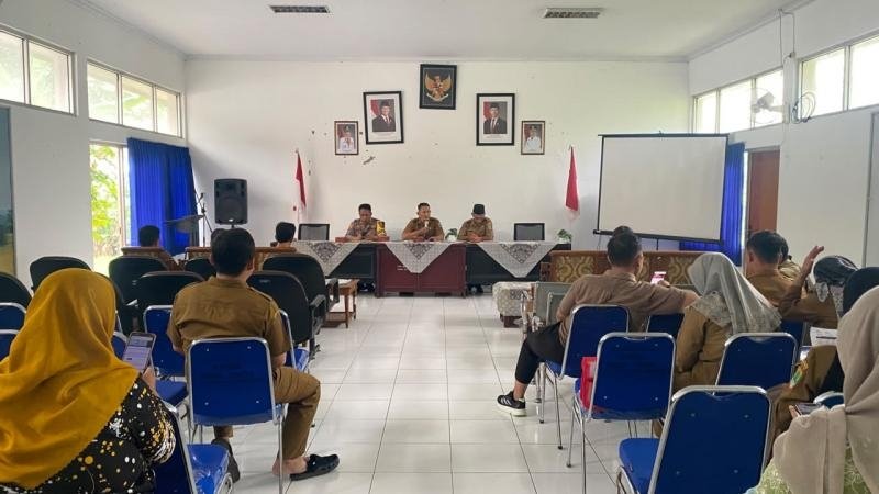 Kapolsek Tegalwaru Ikuti Rapat Minggon Kecamatan dan Sampaikan Pesan Pelayanan Kepolisian