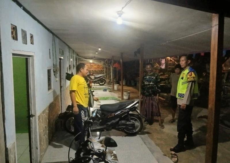Sampaikan Imbauan Kamtibmas, Pembina Desa Pinayungan Sambangi Pengawas Kontrakan