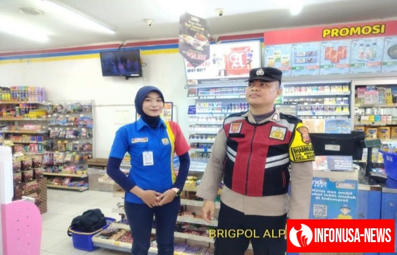 Brigadir Alpian Budi Lakukan Giat Patroli Perekat Supermarket Indomaret Gempol Guna Antisipasi Kejahatan