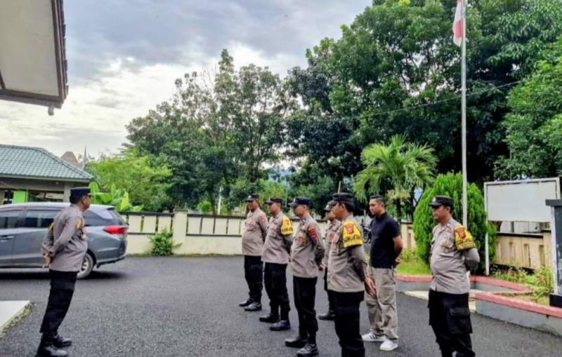 Jelang Kegiatan Rutin, Kapolsek Tegalwaru Pimpin Apel Pagi