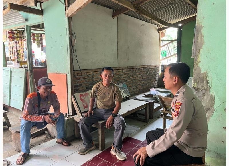 Bhabinkamtibmas Polsek Pangkalan Laksanakan Sambang Humanis ke Warga Desa Medalsari