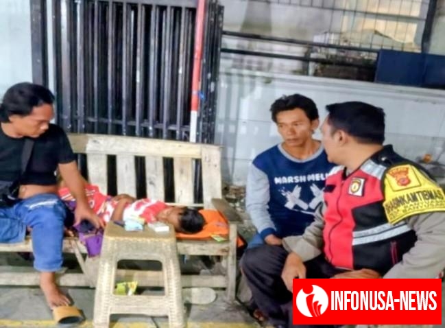 Aipda Abdul Rahman Anggota Bhabin Polsek Banyusari  Ikut Serta Dalam Giat Ronda Bersama Warga