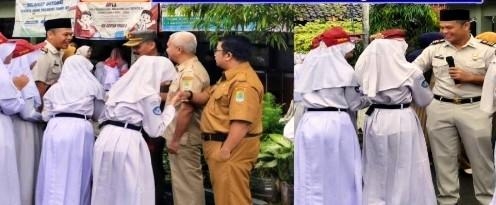 Mengawali Semester dengan Harapan: Camat Cikampek Hadir Menyemangati Guru dan Siswa SDN Dawuan Timur II