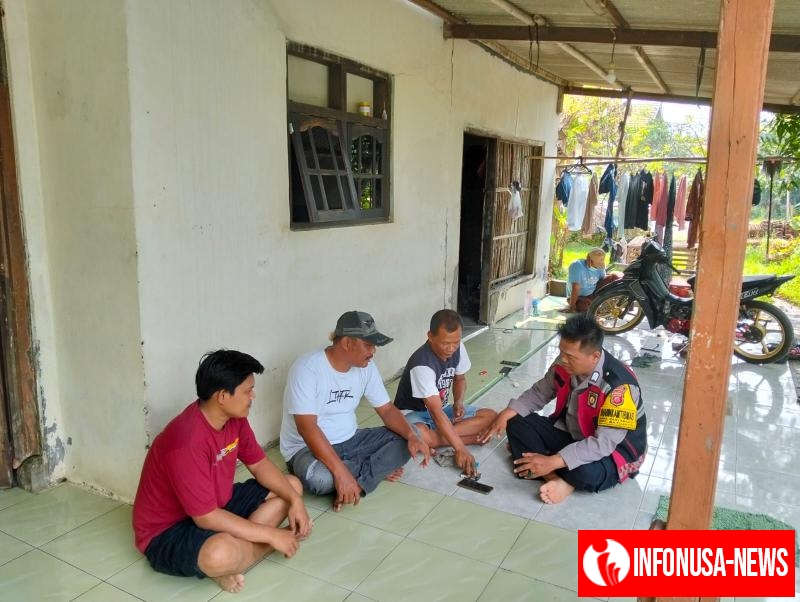 Bhabinkamtibmas Desa Karyabakti ajak Masyarakat Binaannya untuk menjaga Kamtibmas melalui kegiatan Sambangnya