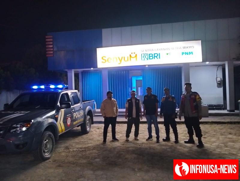 Melalui kegiatan Patroli Prekat, Anggota Polsek Batujaya Ciptakan Keamanan di Bank BRI Unit Batujaya di malam hari