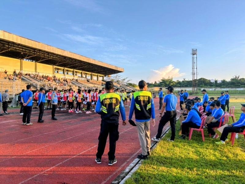 Biddokkes Polda NTB Siaga di GOR Turide, Pastikan Peserta Tes Jasmani Akpol Aman dan Sehat