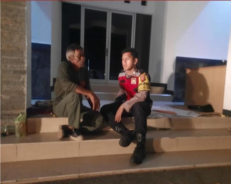 Upaya Polisi Polsek Telagasari Gencar Lakukan Siskamling Bersama Warga Untuk Antisipasi Gukamtibmas