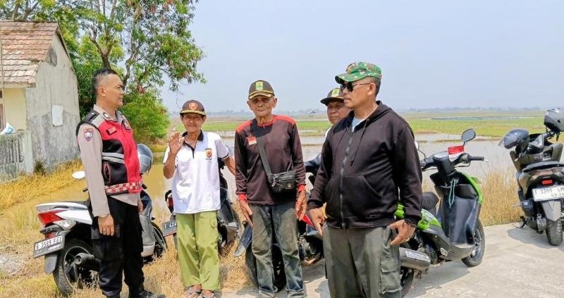 Bhabinkamtibmas Polsek Telagasari Sambangi Warga Binaan dan Sebar Layanan Pengaduan Gukamtibmas
