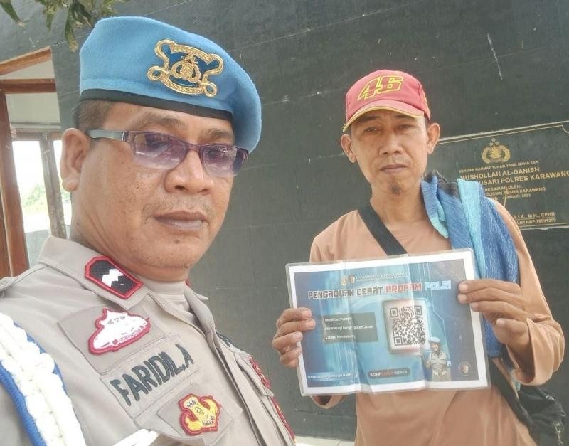 Rutin Polsek Banyusari Melaksanakan Giat Sosialisasi QR Barcode ke Masyarakat Pengaduan ke Divisi Propam Polri Bidpropam Polda Jabar