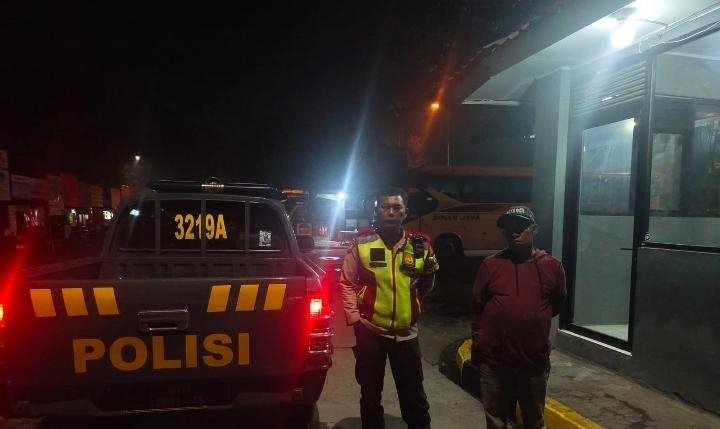 Antisipasi Potensi Gangguan Kamtibmas, Personil Polsek Klari Lakukan Patroli di Terminal Klari