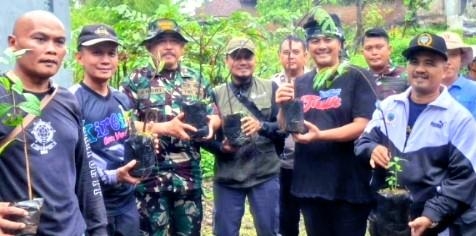 Gotong Royong di Tengah Hujan, Warga dan Pemkot Jaga Sungai Cihideung