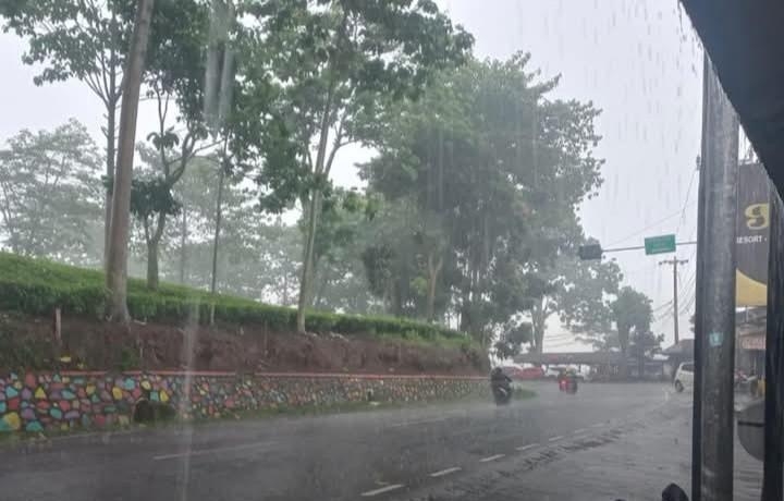 Waspada Cuaca Ekstrem, Warga Jawa Barat Diminta Tetap Siaga hingga Akhir Pekan