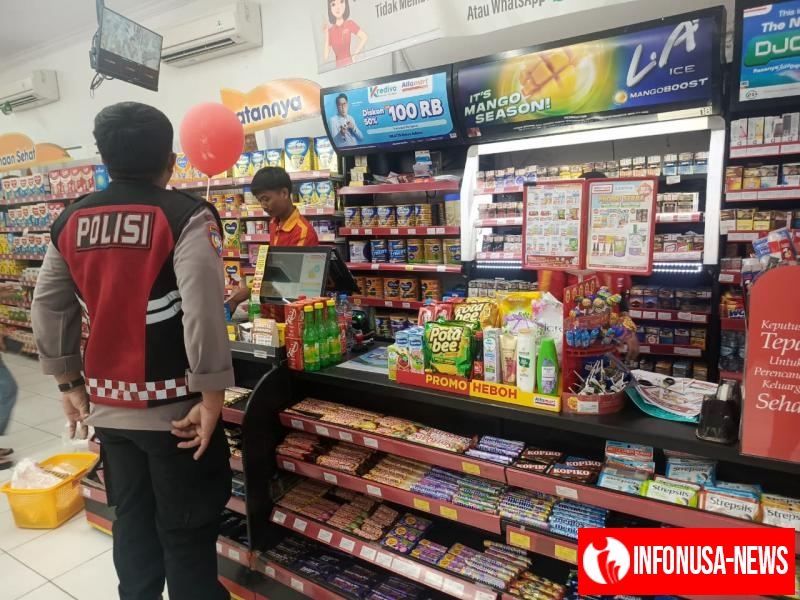 Personil Polsek Tempuran, Rutin Cek CCTV Minimarke, Guna Antisifasi Gukamtibmas di Wilayah Hukumnya.