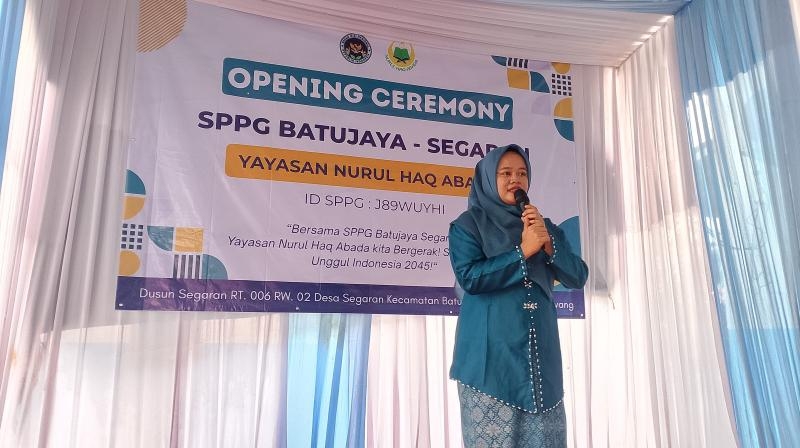 Anggota Polsek Batujaya melaksanakan Monitoring Launching SPPG MBG di Yayasan Nurul Haq Abada Segaran