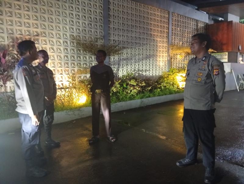 Patroli Harkamtibmas Malam Polsek Kotabaru Sambangi Pemukiman Warga Cegah Guantibmas