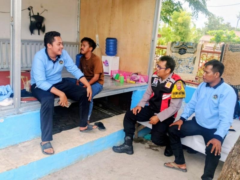 Bhabinkamtibmas Desa Karyamulya ajak Masyarakat Binaannya untuk menjaga Kamtibmas