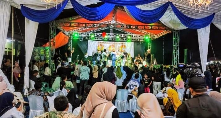 Personel Polsek Klari Laksanakan Pengamanan Hiburan dalam Rangka Khitanan Putra Bapak Dudung di Dusun Kawali