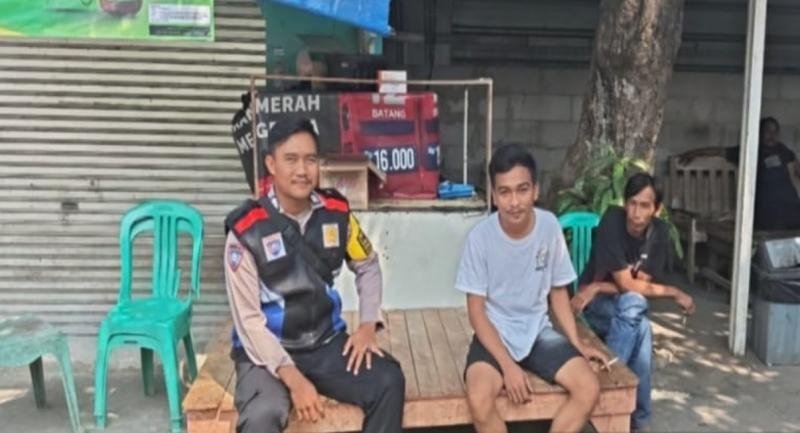 Bhabinkamtibmas Polsek Lemahabang Imbau Remaja Desa Karyamukti Hindari Peredaran Dan Penyalahgunaan Obat Terlarang