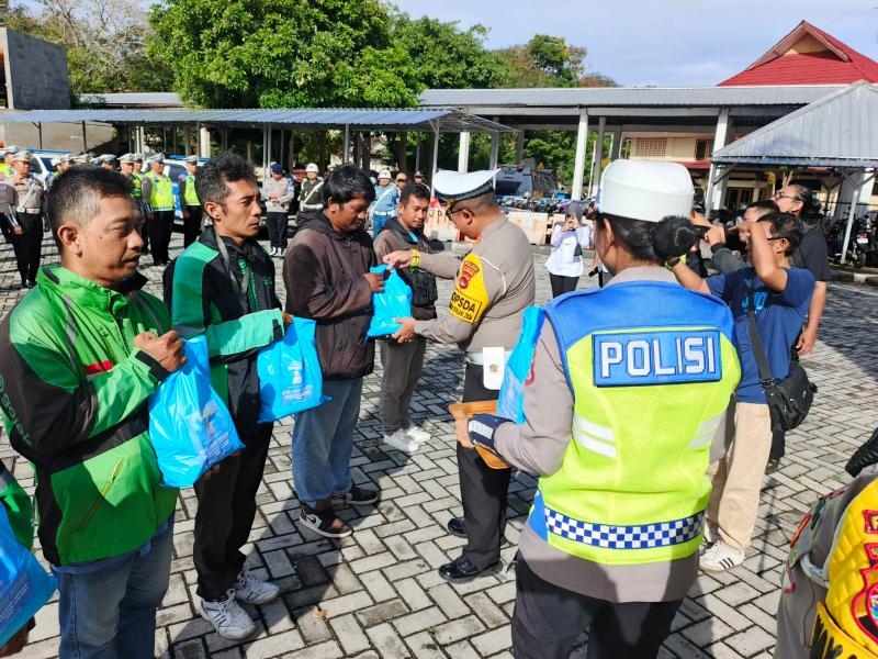 Ditlantas Polda NTB Gelar Apel Ojol, Jadikan Pengemudi Ojek Online Duta Keselamatan Berlalu Lintas