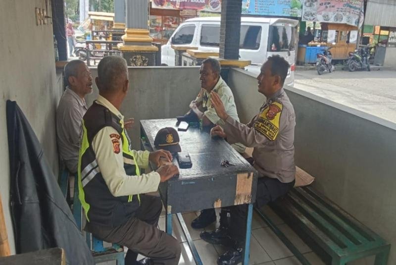 Potret Pelayanan Polri, Lakukan Patroli Prekat ke Security Perum Puri Telukjambe