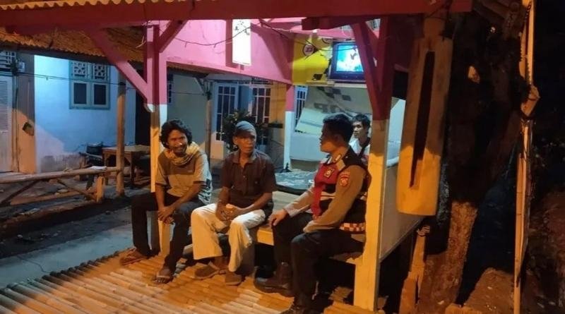 Tidak Bosan Upaya Polisi Ikut Serta Dalam Giat Ronda Bersama Warga