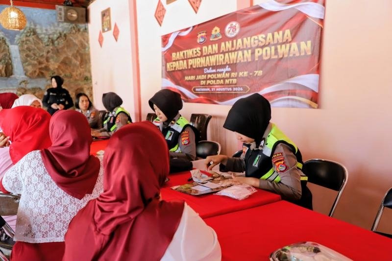 Polwan Polda NTB Gelar Baktikes dan Anjangsana Purnawirawan Polwan dalam Rangka HUT Polwan ke-78