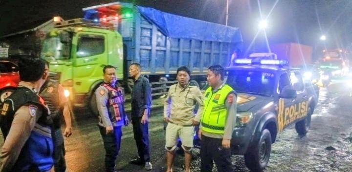 Personil Polsek Klari Lakukan Patroli Malam Sasaran Jalan Raya Karawang Timur