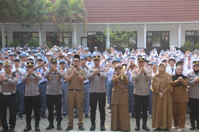 Jadi Inspektur Upacara di SMAN 3 Subang, Wakapolres Tanamkan Disiplin dan Kesadaran Hukum kepada Pelajar