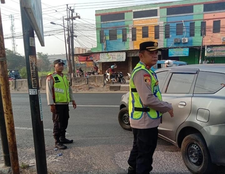 Polsek Klari Kembali Gelar Sapa Pagi di Titik Rawan Lalu Lintas