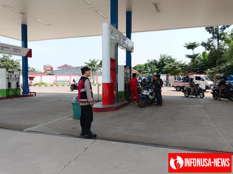 Personil Polsek Tegalwaru Patroli Siang di Depan SPBU Munjul Cintalaksana Upaya Antisipasi Kejahatan
