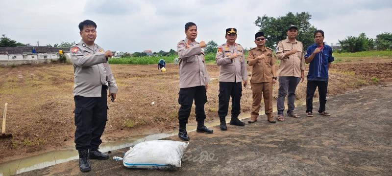 Dari Balik Seragam ke Ladang: Kapolsek Klari Dukung Ketahanan Pangan, Survey Lahan Untuk Penanaman Jagung
