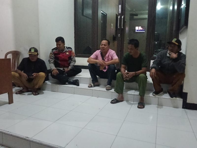 Bhabinkamtibmas Polsek Telagasari Jaga Keamanan Lingkungan Bersama Warga Binaan