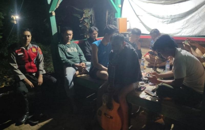 Bhabinkamtibmas Polsek Tegalwaru Sapa Warga Desa Wargasetra Ajak Jaga Kamtibmas