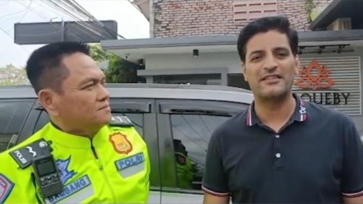 Mobil WN Pakistan Mogok di Tol Japek, Polisi Karawang Tindak Cepat dengan Taksi Online dan Derek