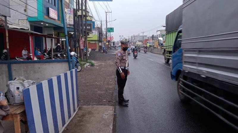 Kegiatan Rutin Unit Lantas Polsek Klari Berikan Pelayanan Prima Melalui Gatur Lalin