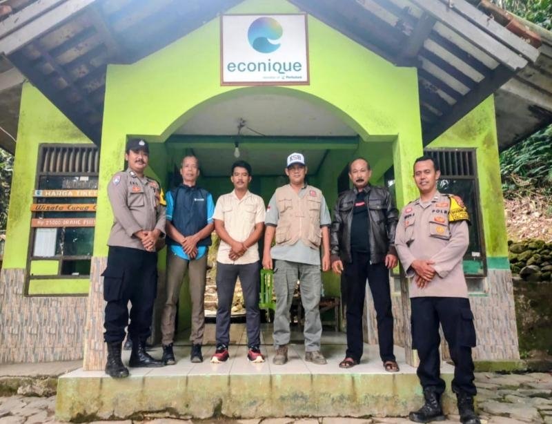 Personil Polsek Tegalwaru Monitoring Objek-objek Wisata Libur Panjang Pastikan Wisatawan Aman