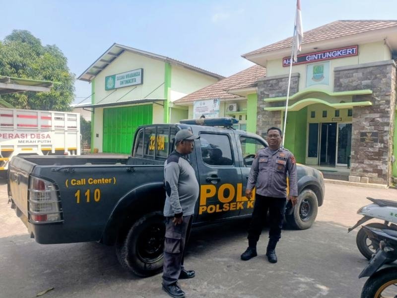 Patroli Siang Polsek Klari Sasar Anggota Linmas Desa Gintungkerta