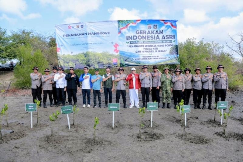 Dukung Gerakan Indonesia Asri, Kapolda NTB Tanam 10 Ribu Pohon di Mandalika