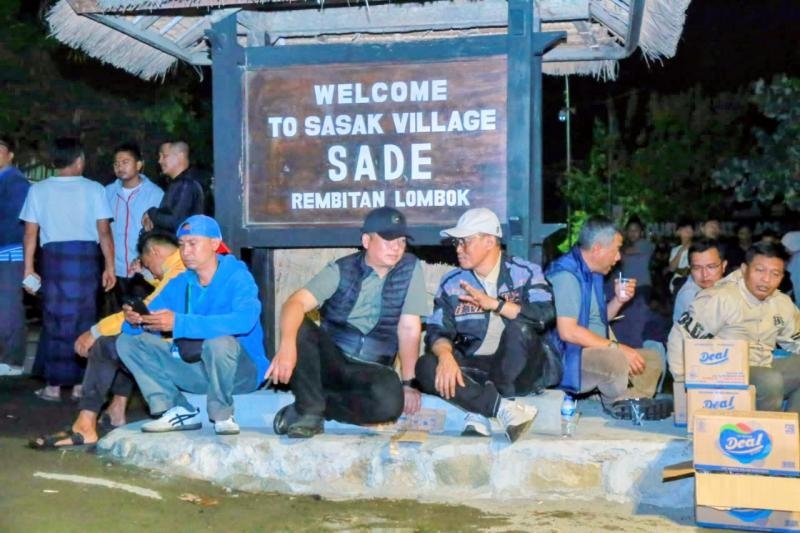 Rumah Adat Sasak Sade Terbakar, Kapolda NTB dan Gubernur Iqbal Turun Cek Lokasi