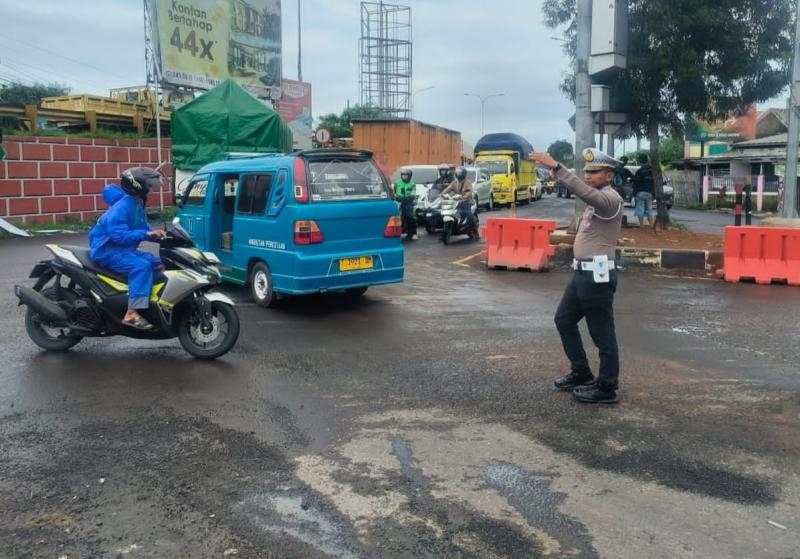 Satlantas Polres Karawang Hadirkan Keamanan dan Keselamatan melalui Gatur Lalin Jalan Raya