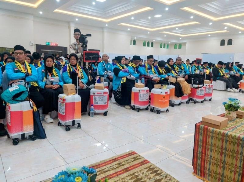Polisi Amankan dan Kawal Keberangkatan Jamaah Haji Kloter 10 Asal Mataram