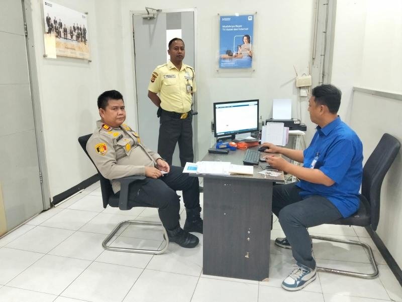 Kapolsek Batujaya Sambangi Kepala Unit Bank BRI Unit Batujaya