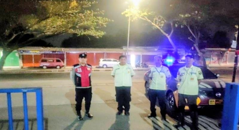 Upaya Polisi Gelar Patroli Prekat, Ajak Security Perum Puri Telukjambe Jaga Kondusifitas di Lingkungan Komplek