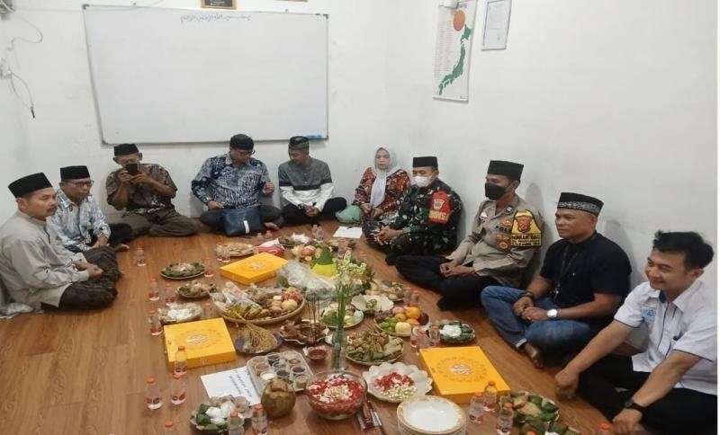 Setahun Berdiri, Bhabinkamtibmas dan Babinsa di Telukjambe Timur Hadiri Selamatan PT Indonesia Jinzai Internasional Karawang