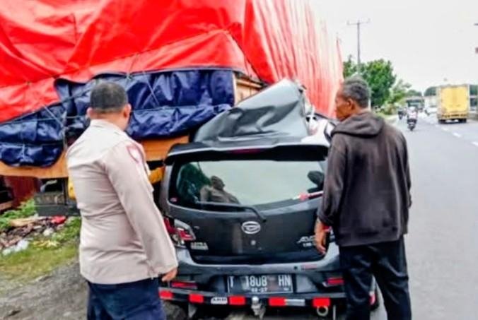 Minibus Tabrak Truk di Pantura Cikalong-Jatisari, Tidak Ada Korban Jiwa