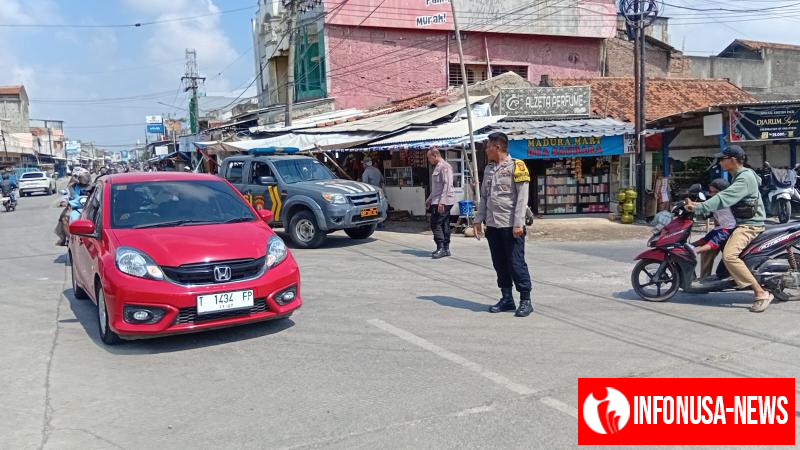 Polsek Rengasdengklok Laksanakan Patroli Sekaligus Gatur Lalu Lintas di Perempatan Shelby Plaza